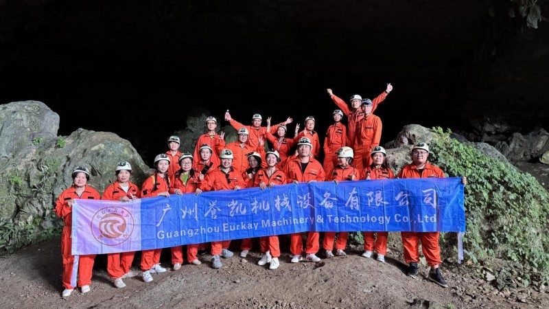 洞窟の奥から響くこだま：自然とチームメンバーとの出会い